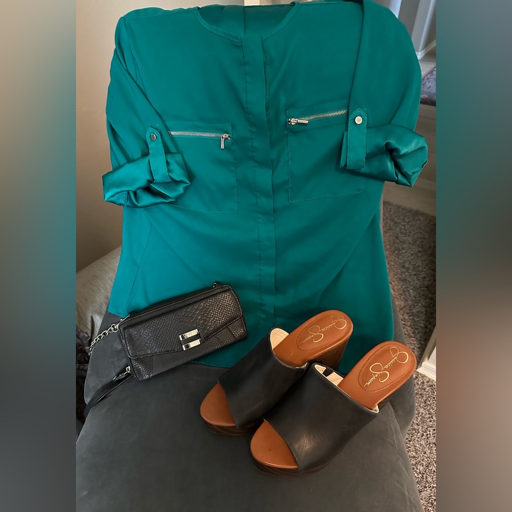 Green 3/4 sleeve blouse